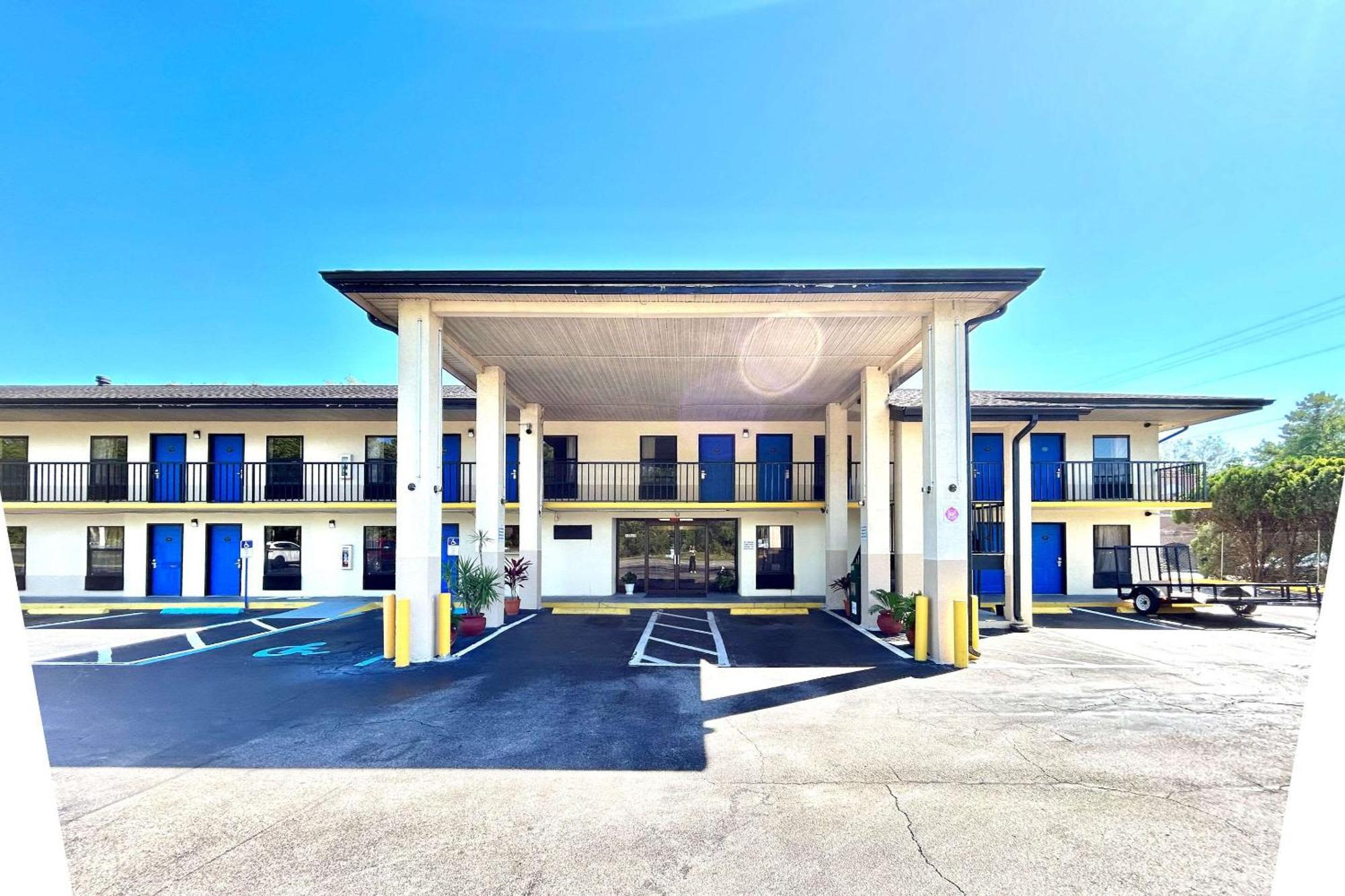 High Springs Inn Soon To Be Clarion Pointe Alachua Exterior photo