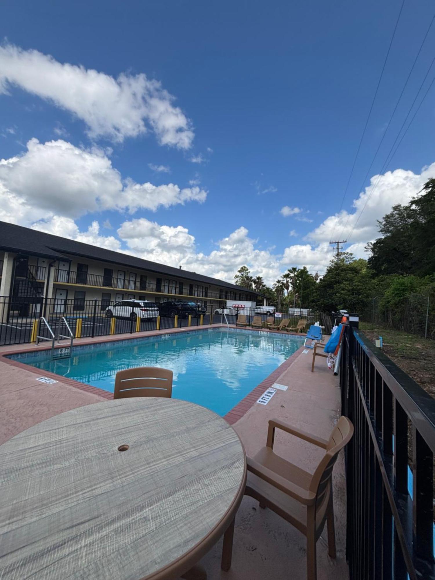 High Springs Inn Soon To Be Clarion Pointe Alachua Exterior photo