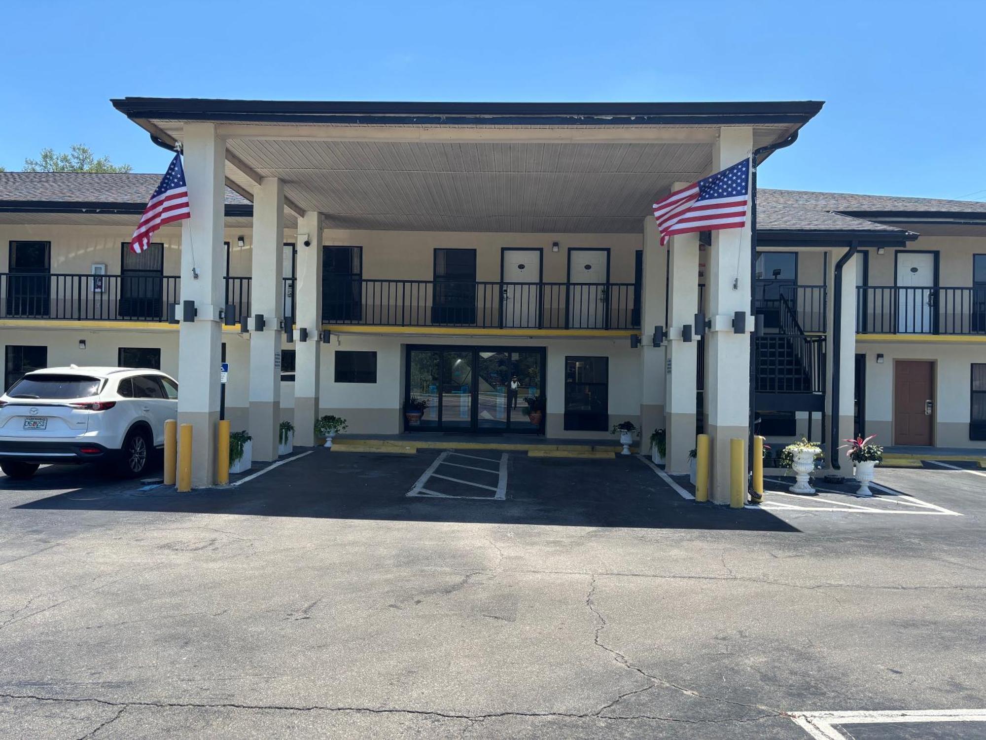 High Springs Inn Soon To Be Clarion Pointe Alachua Exterior photo