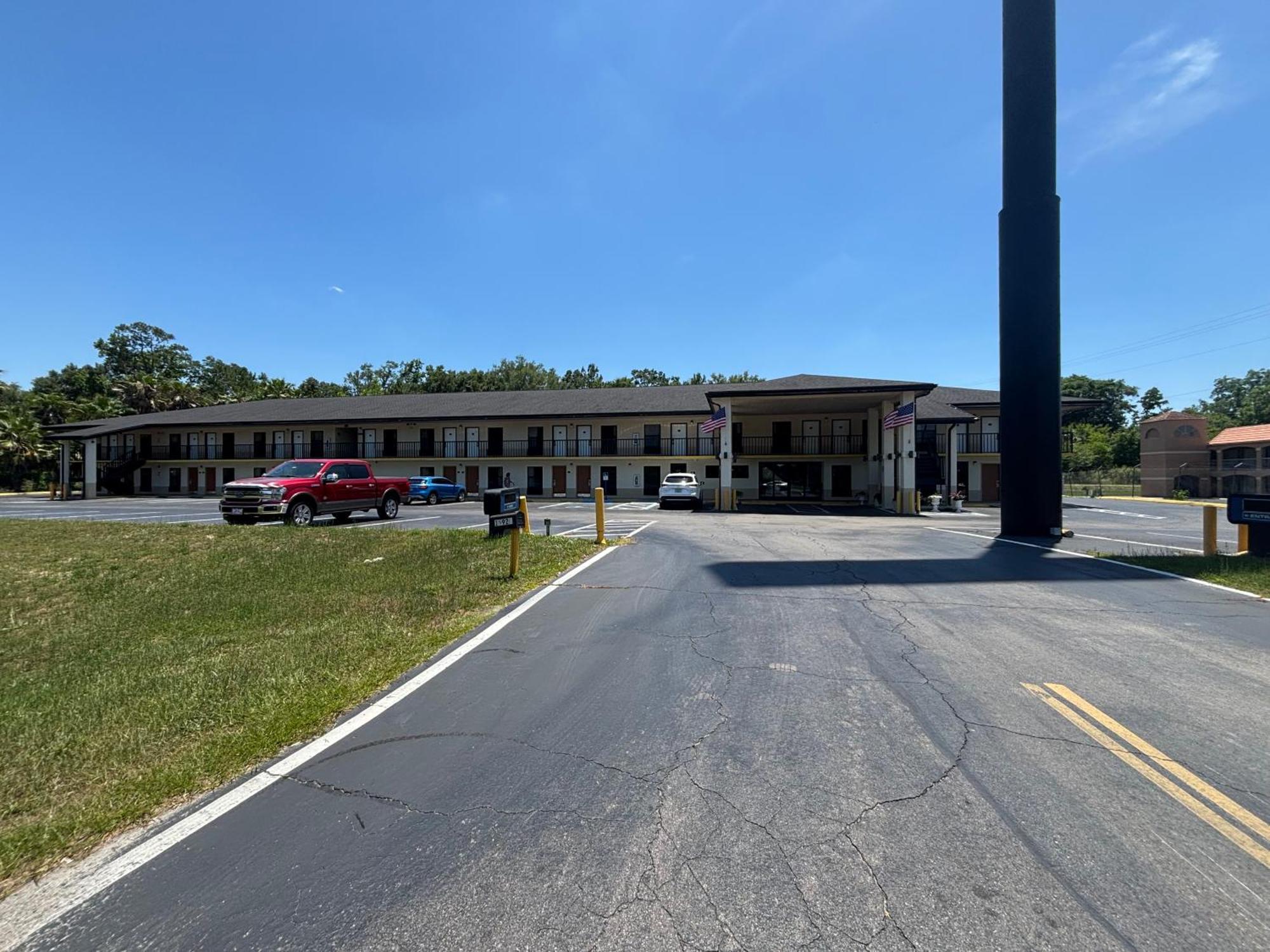 High Springs Inn Soon To Be Clarion Pointe Alachua Exterior photo