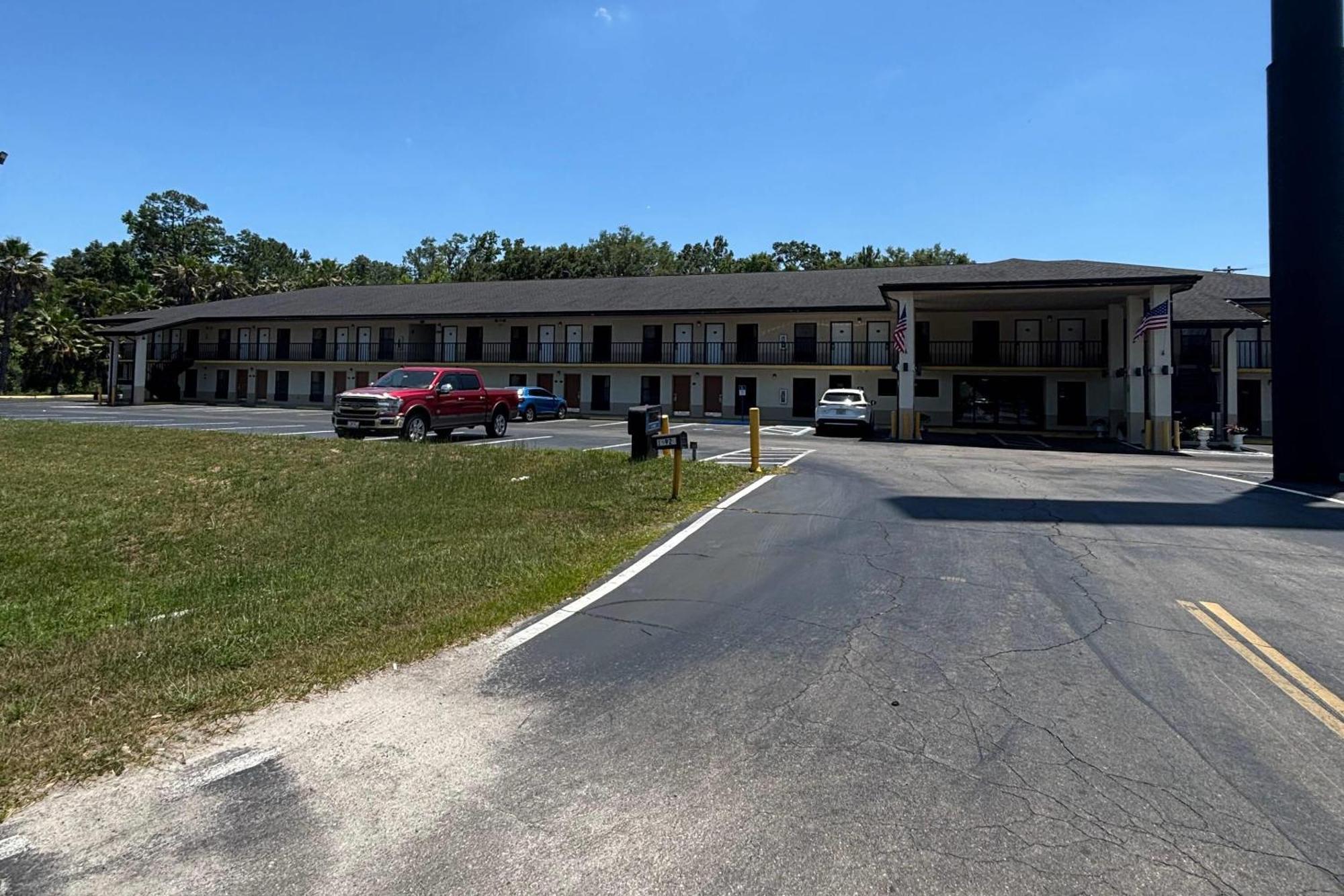 High Springs Inn Soon To Be Clarion Pointe Alachua Exterior photo