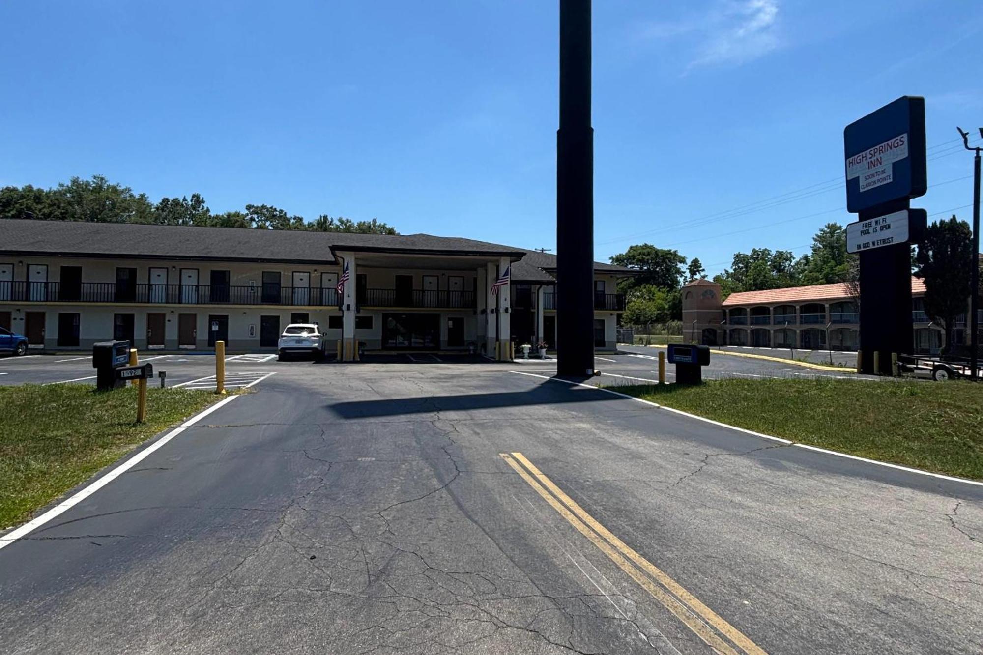 High Springs Inn Soon To Be Clarion Pointe Alachua Exterior photo